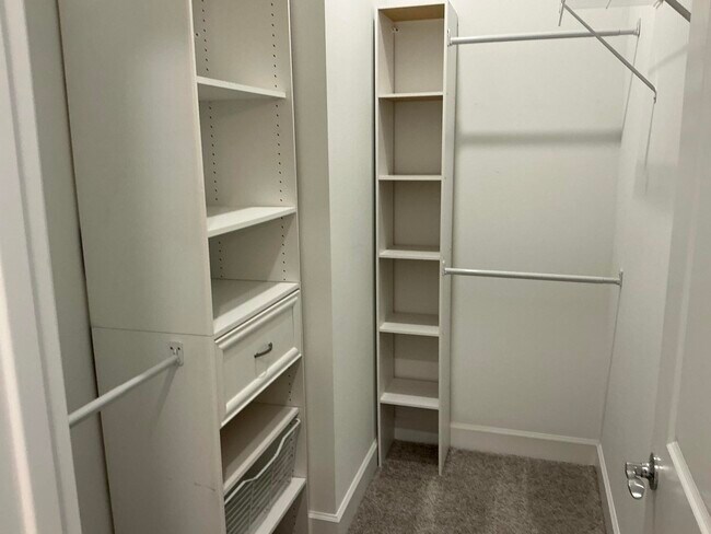 Building Photo - 293 SW Sally Wy