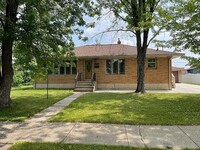 Building Photo - High quality home in Hibbing's coveted Gre...