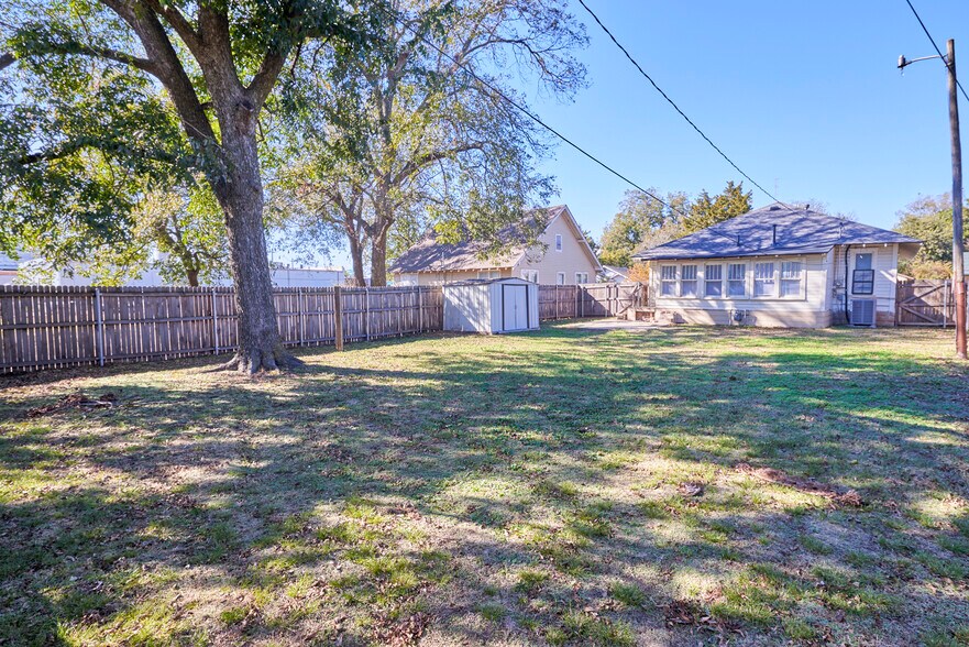 Building Photo - 422 E Eufaula St