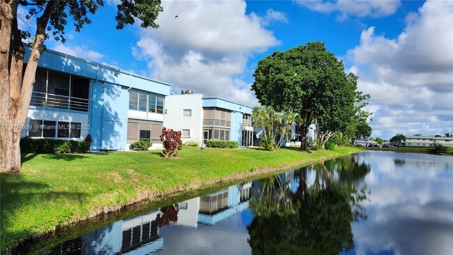 Building Photo - 419 Saxony Way