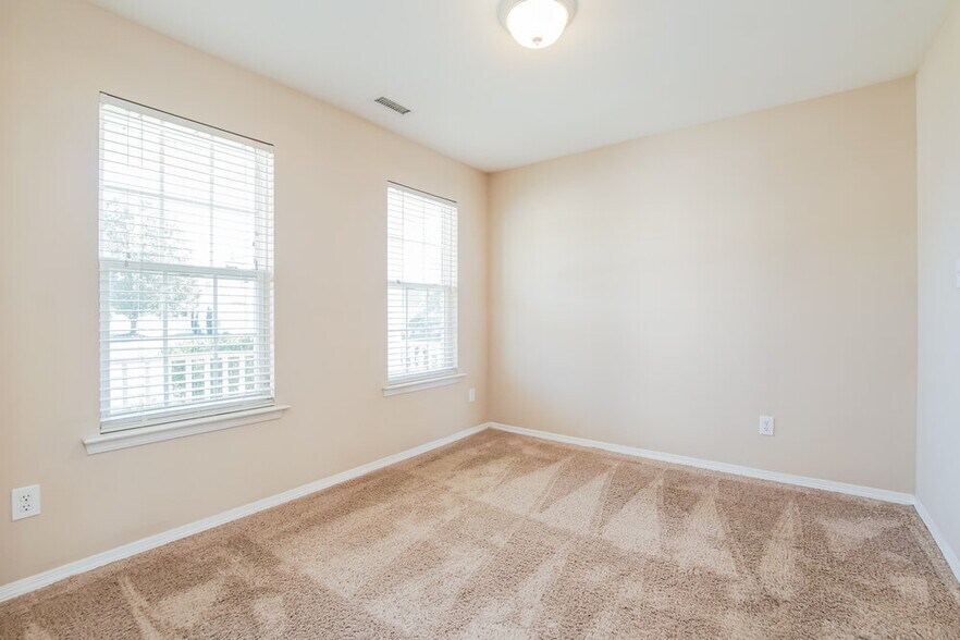 Building Photo - 1017 Dewberry Ct