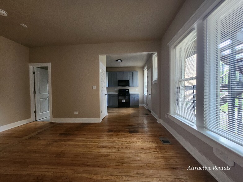 Building Photo - 1434 W Marquette Rd