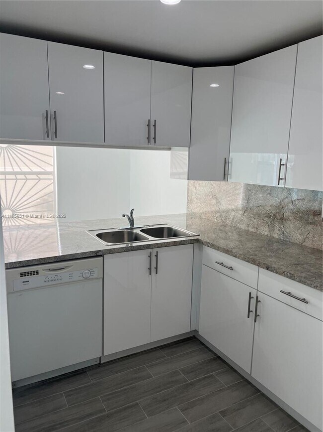 Building Photo - 2050 SW 122nd Ave