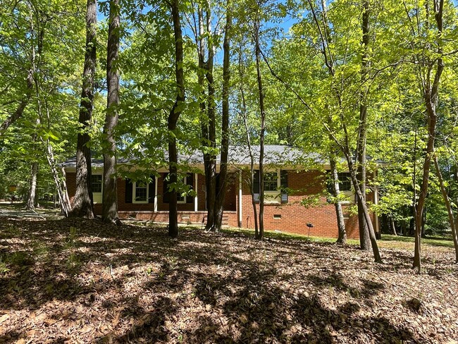 Building Photo - Lovely 3br 2ba home in quiet Chapel Hill n...