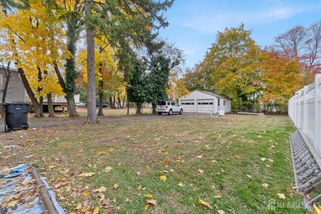 Building Photo - 427 Benner St