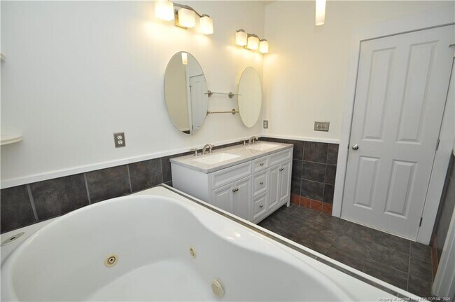 Building Photo - 1164 Trentini Ave