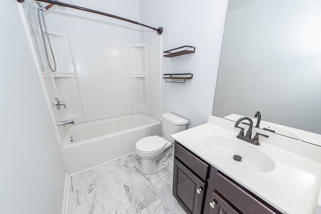 Building Photo - 5 Bedroom 3 Bath Home in Cane Bay Plantation - Summerville