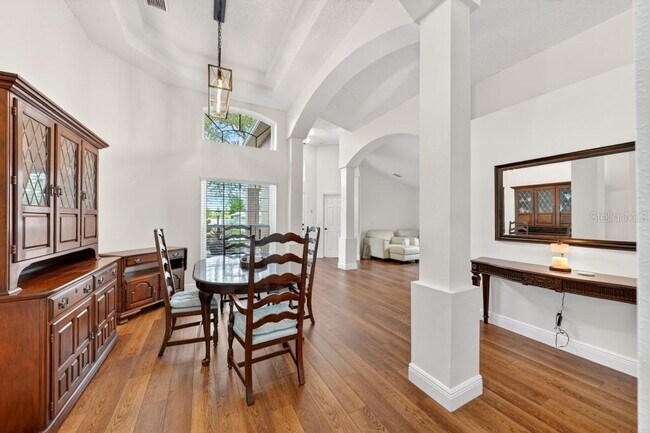 Building Photo - 5477 Glen Oak Pl