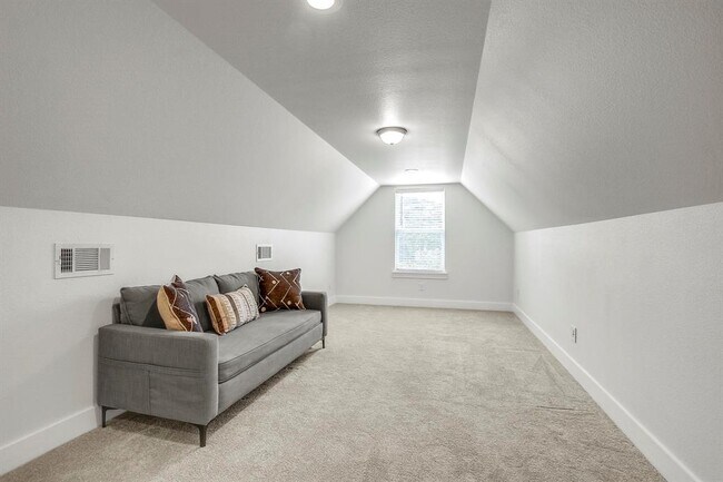 Building Photo - 6509 Shady Ln