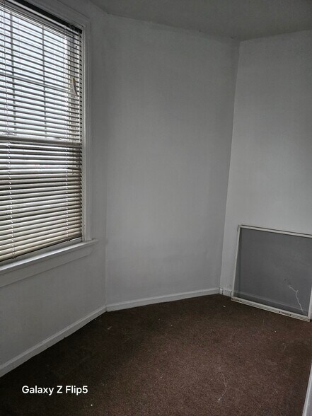 Building Photo - 407 W Broad St