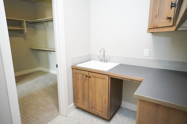 Building Photo - 3406 E Girdner Dr