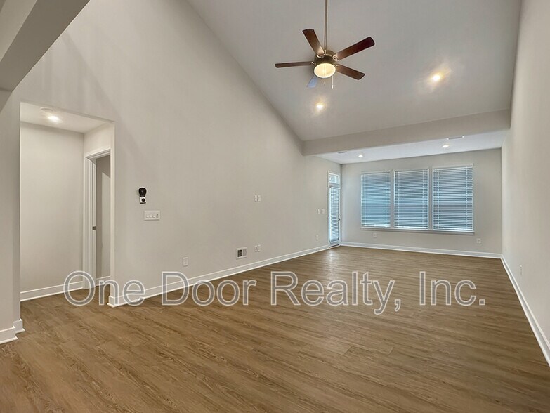 Building Photo - 105 Ironsmith Wy