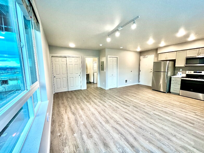 Building Photo - 2330 Yakima Ct