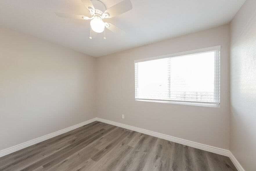 Building Photo - 8741 W Greenbrian Dr