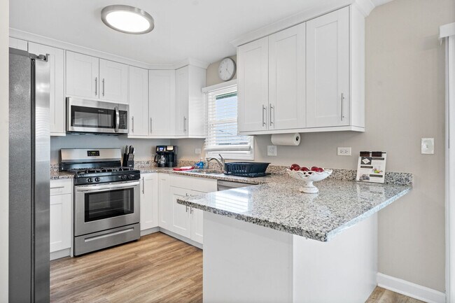 Building Photo - 820 Shawnee Dr