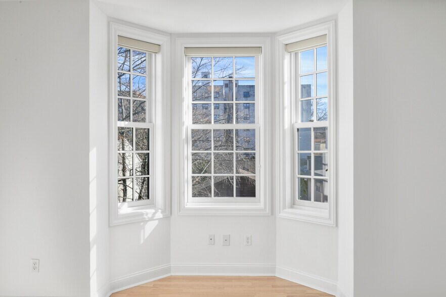 Building Photo - 55 1st St