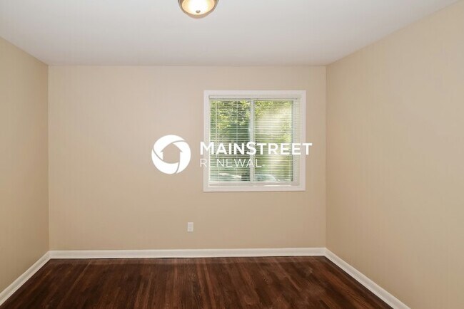 Building Photo - 3 Bedroom Pet-Friendly Home in Birmingham, AL with Main Street Renewal