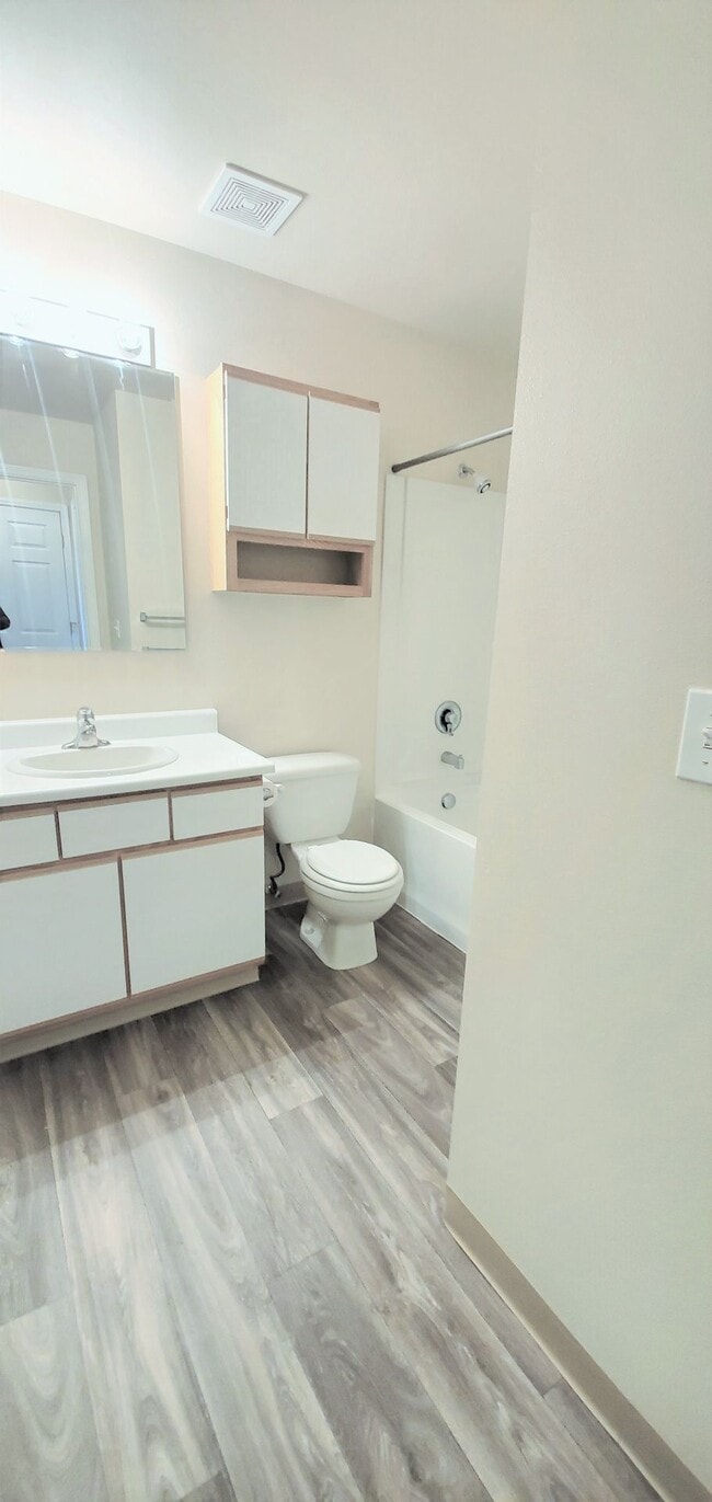 Building Photo - 603 Saratoga Dr