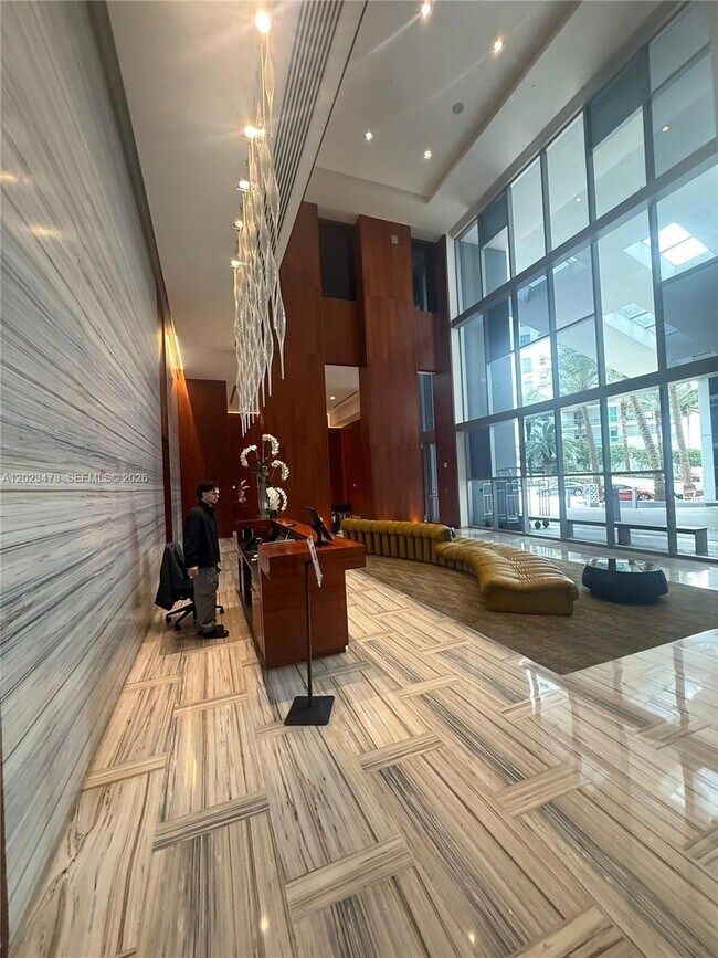 Building Photo - 1300 Brickell Bay Dr