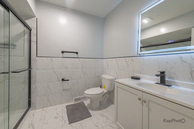 Building Photo - 6259 W Peterson Ave