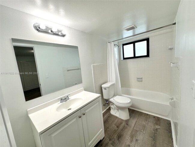 Building Photo - 529 SW 4th St