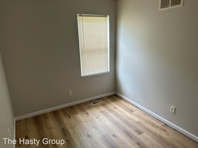 Building Photo - 4 br, 1 bath House - 5438 Norton Ave