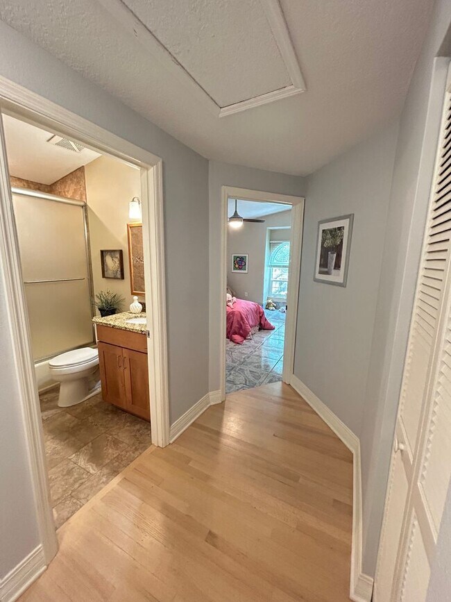 Building Photo - Gorgeous 3 Bed/3 Bath in Tranquil Gated Co...