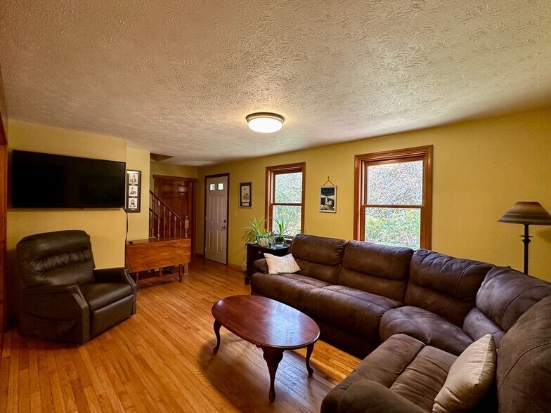 Building Photo - 469 Barbers Pond Rd