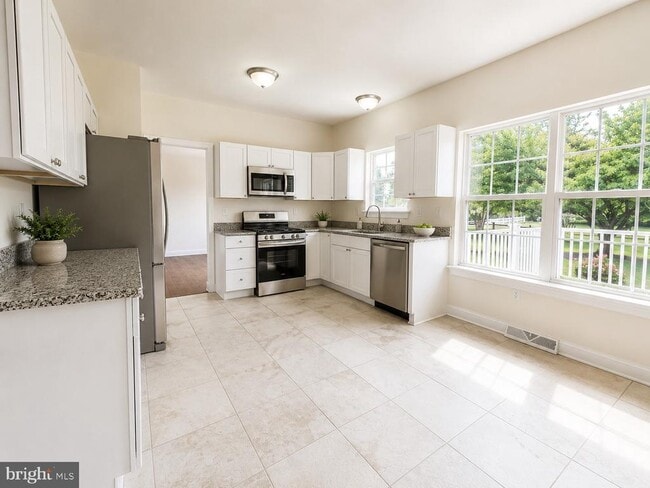 Building Photo - 1302 Ponderosa Dr