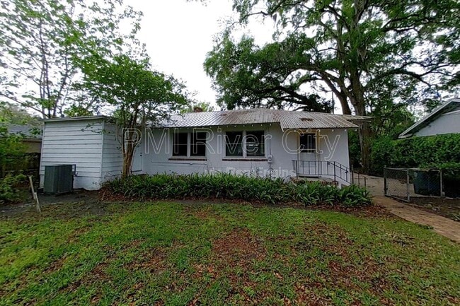 Building Photo - 1543 Peachtree Cir N