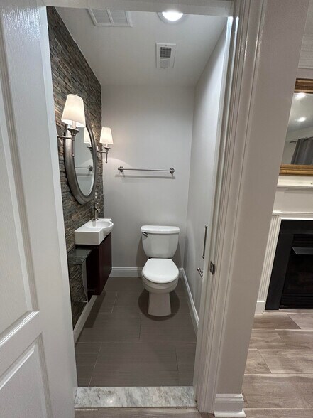 Building Photo - 640 Orchard Ridge Dr