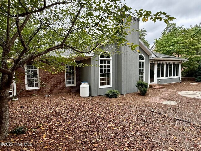 Building Photo - 1475 Monticello Dr