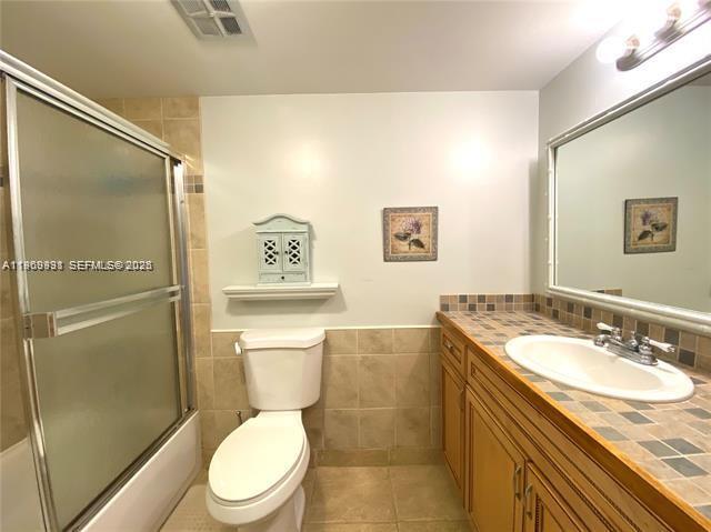 Building Photo - 608 NE 2nd St