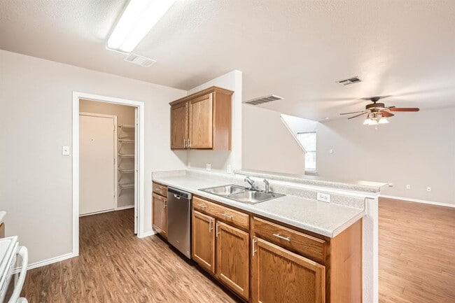 Building Photo - 11316 Canterbury Tales Ln