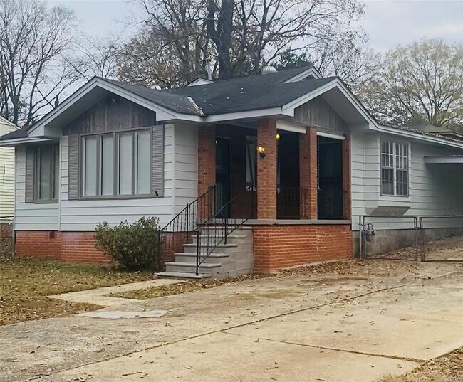 Building Photo - 2052 Midway St