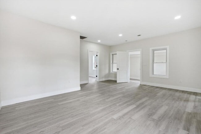 Building Photo - 8450 S Mann Rd
