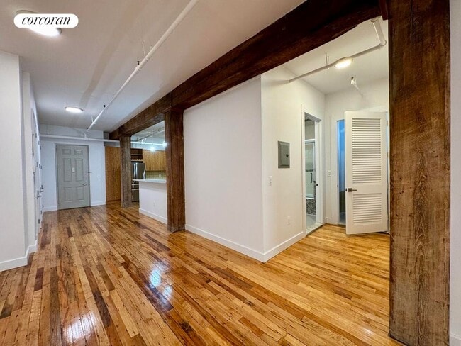 Building Photo - 275 Conover St