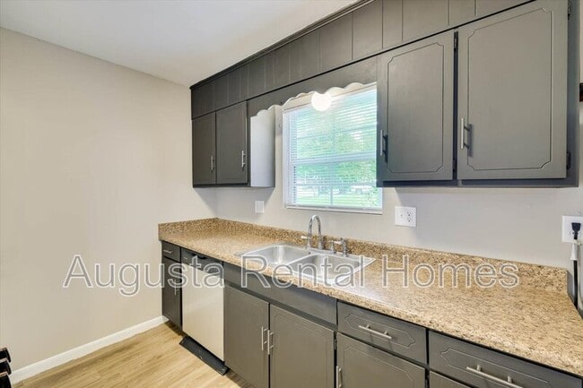 Building Photo - 3606 Cameron Dr