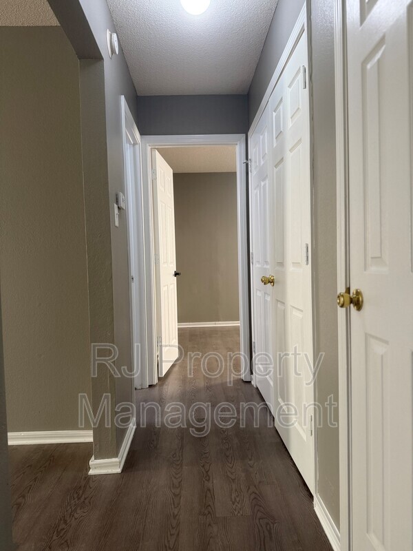 Building Photo - 4817 Royal Run Dr