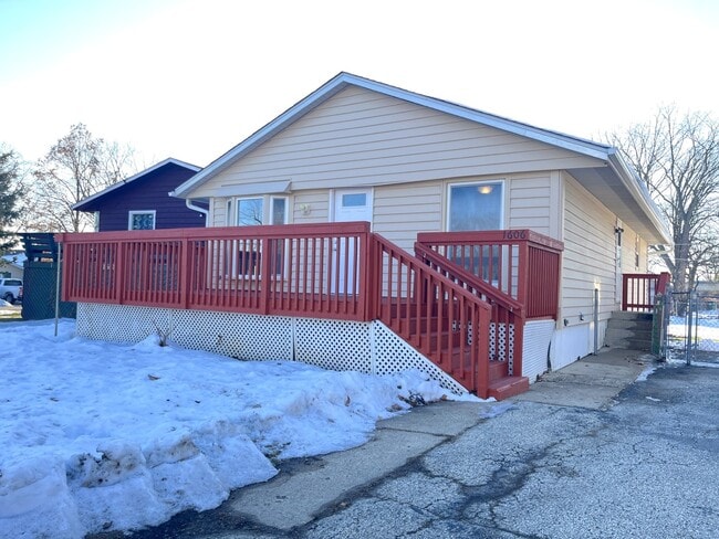 Building Photo - 1606 N Poplar Ave