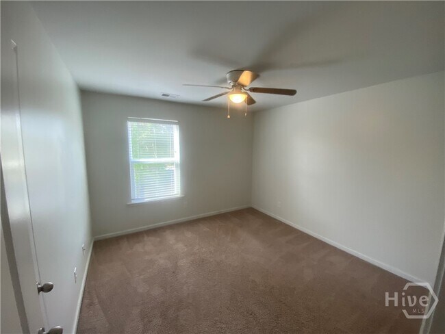 Building Photo - 654 Hogan Dr