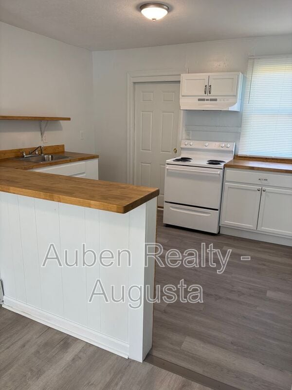 Building Photo - 2125 Kennedy Dr