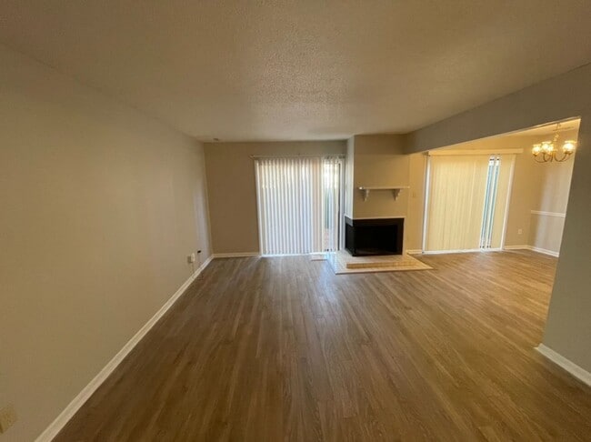 Building Photo - Fantastic 3 bedroom Raleigh Condo