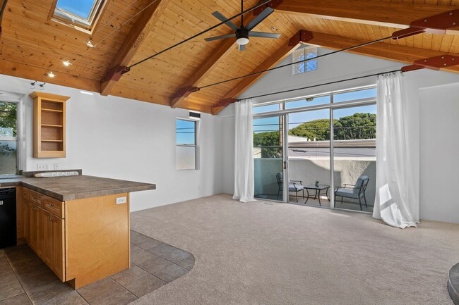 Building Photo - 631 3rd St