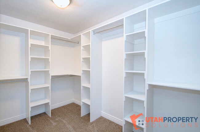 Building Photo - 10724 N Cypress