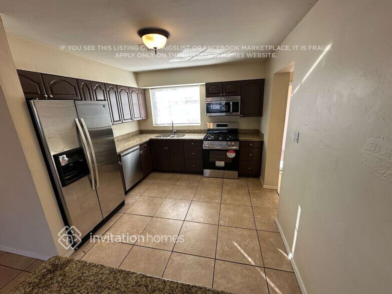 Building Photo - 3725 E Sheridan St