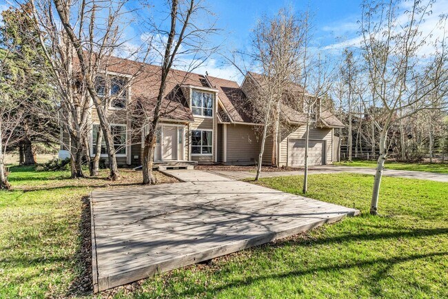 Building Photo - Park Meadows