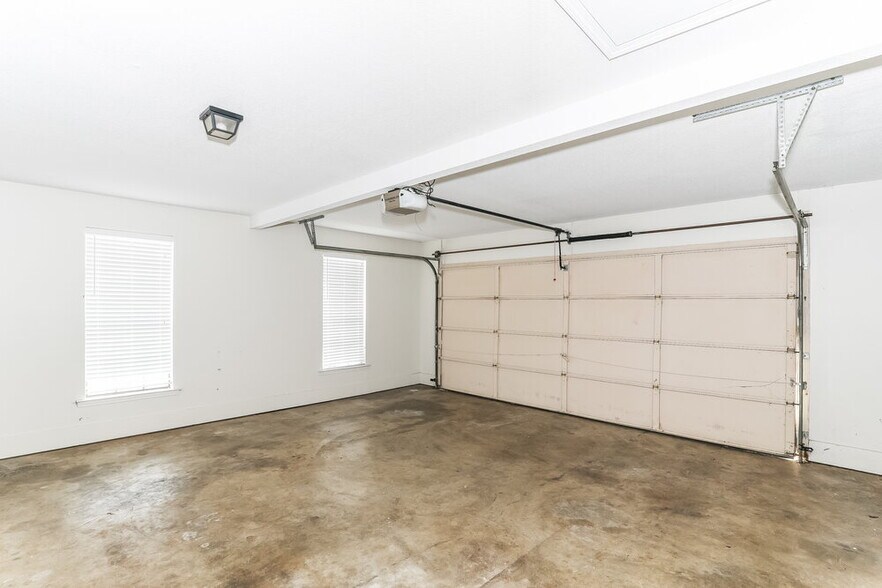 Building Photo - 4005 Eagle Ridge Ln