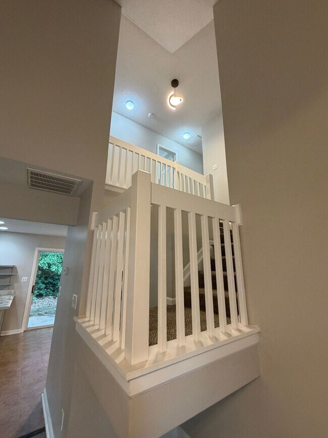 Building Photo - Beautiful 3-bedroom, 2.5-bathroom townhome
