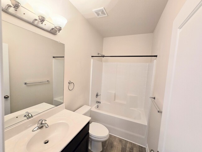 Building Photo - 5237 Lombard St